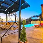 Вилла İslamlar 1 Bedroom Secluded With Private Pool Hot Tub
