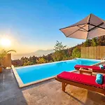 İslamlar 1 Bedroom Secluded With Private Pool Hot Tub Вилла