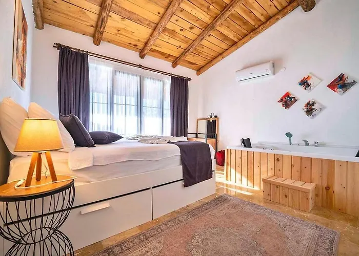 İslamlar 1 Bedroom Secluded With Private Pool Hot Tub Вилла Калкан